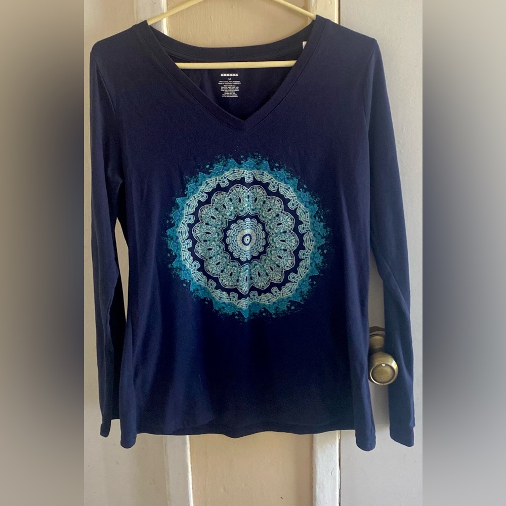 Clearance!Cute V-Neck top sz Med 4/$10